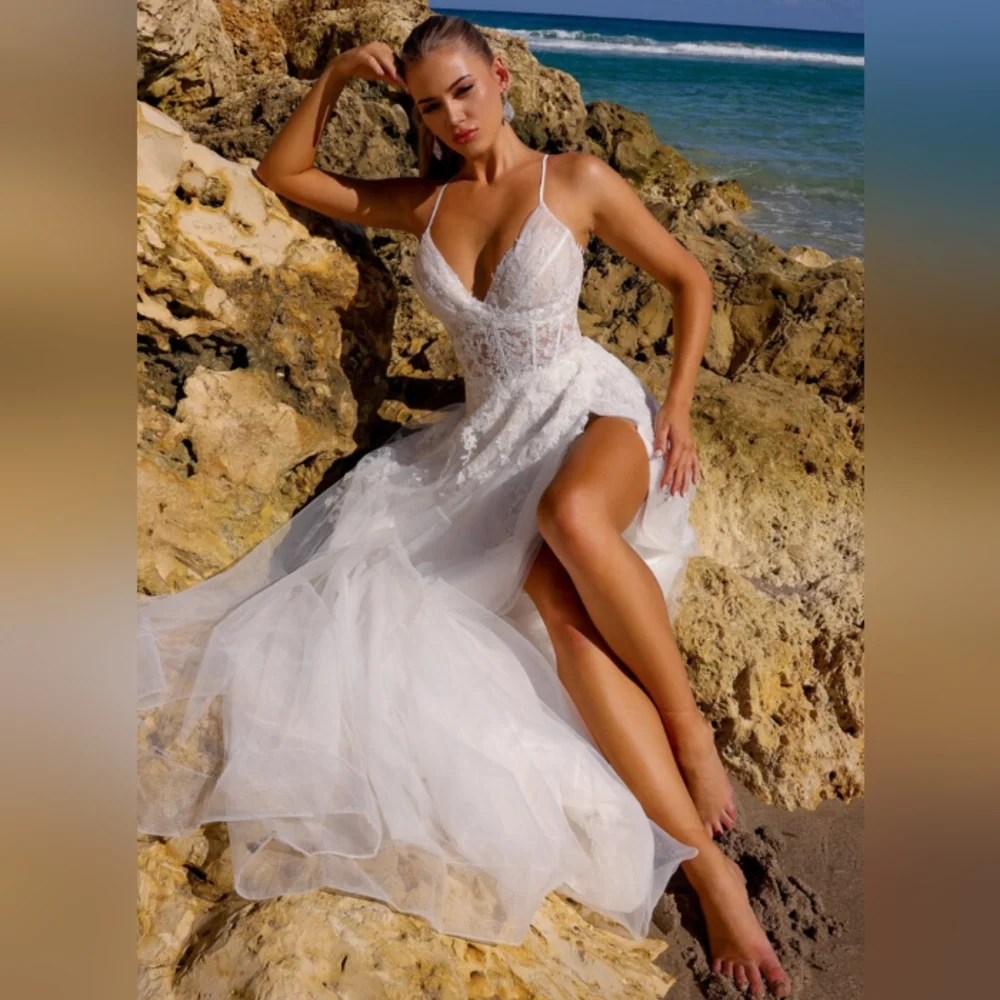 White wedding dress - Picture 4 of 8